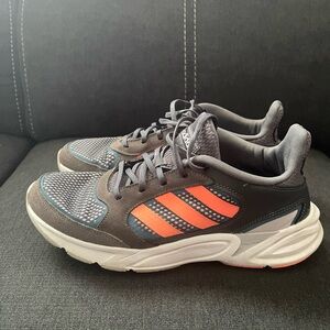 Adidas Woman’s 90’s Valasion Sneakers,Used in very good condition